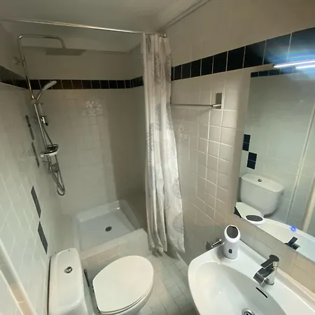 Apartment Galeretes, By Bookindenia *