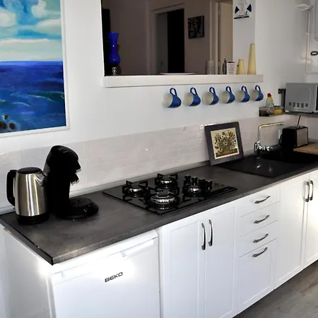 Apartment Galeretes, By Bookindenia *